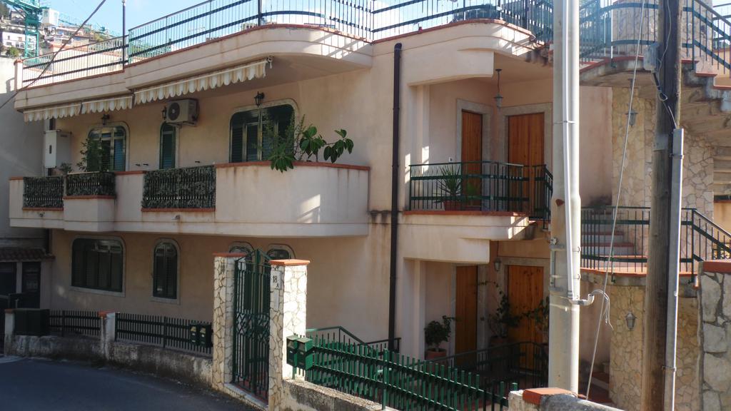 Апартаменты La Casa Di Marilena Таормина Экстерьер фото